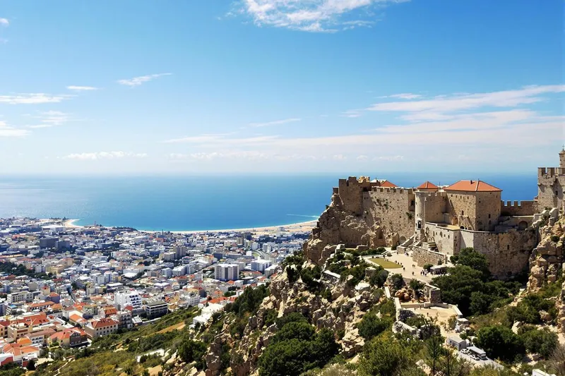 Pourquoi visiter le château de Santa Barbara en Espagne ?